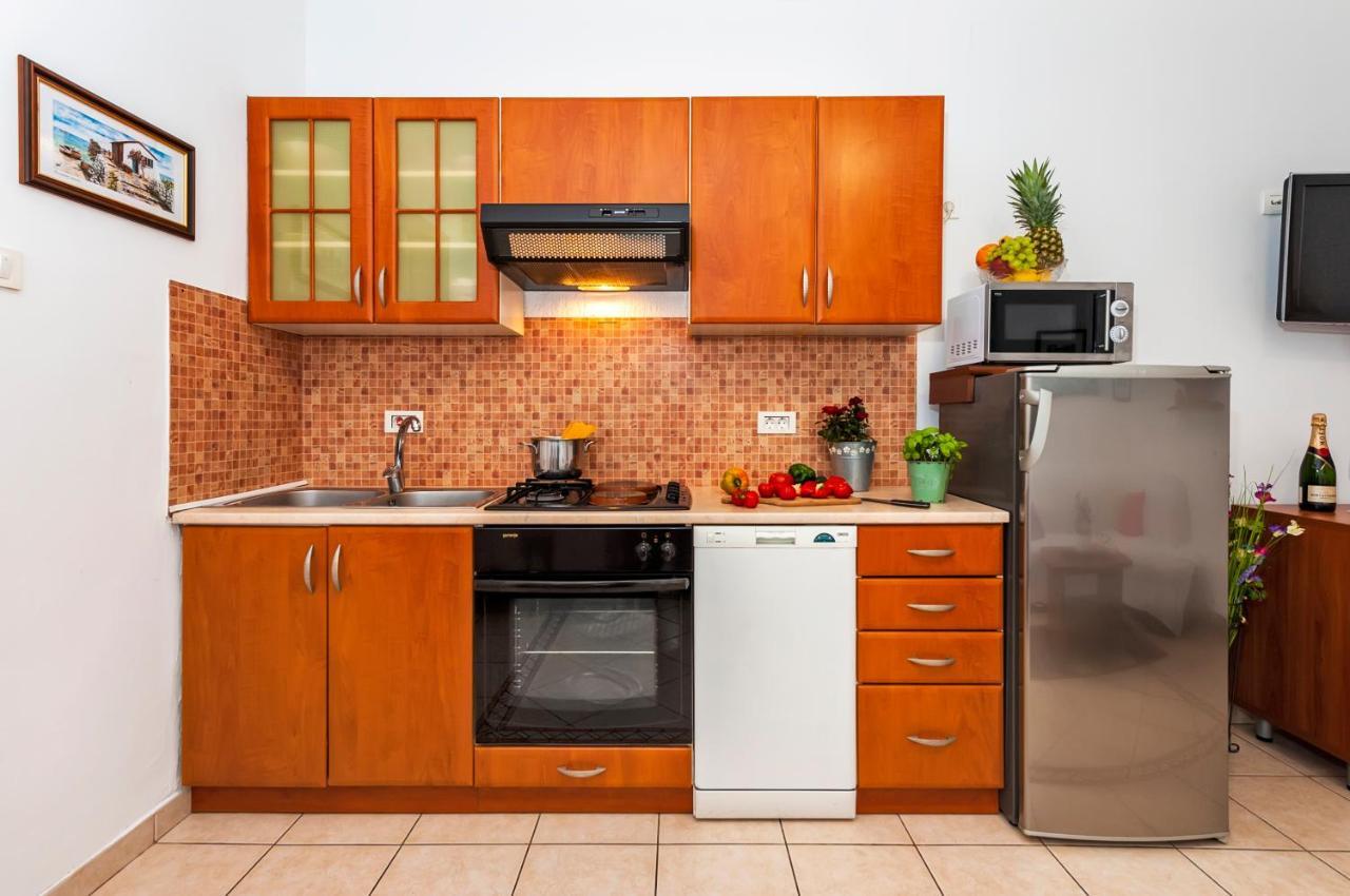 Apartment & Rooms Graciela Rovinj Luaran gambar